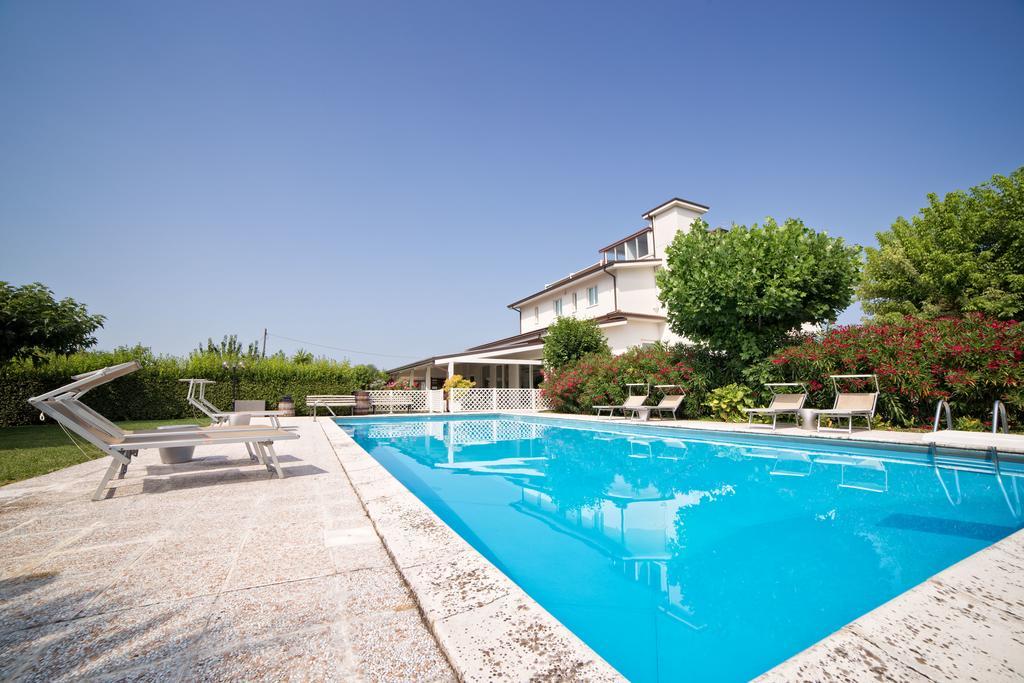 Hotel Country House La Radice Civitanova Marche Exterior foto